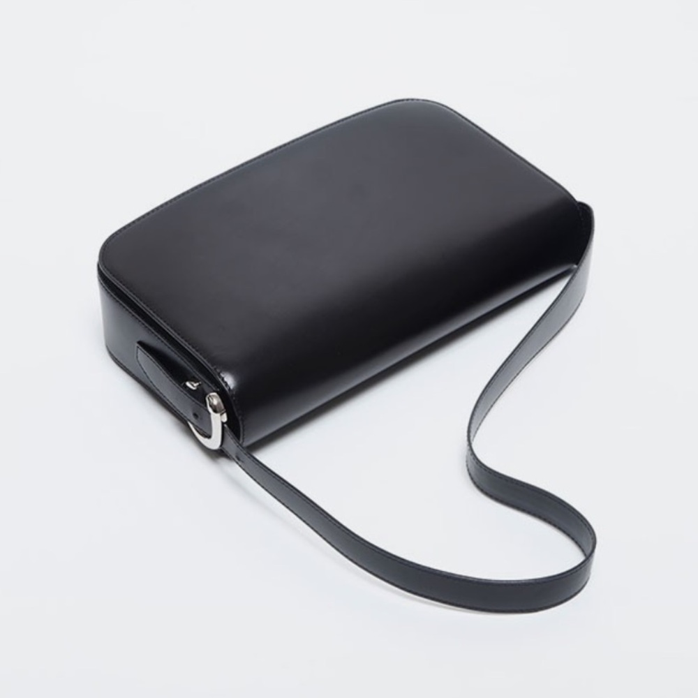 Cartier Elegant Black Leather Shoulder Bag